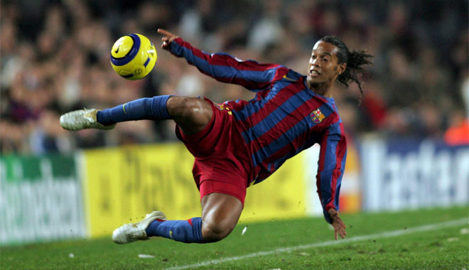 Video bóng đá: Những bàn thắng đẹp nhất trong sự nghiệp của Ronaldinho