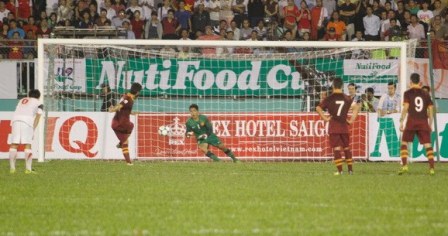 Video bàn thắng: Pha cản phá xuất thần trên chấm 11 mét của thủ môn U19 Viêt Nam