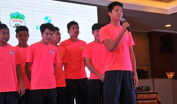 Video bóng đá: Cầu thủ U19 Việt Nam với điệu múa độc đáo
