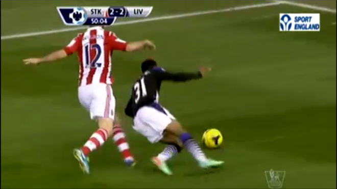 Video bóng đá: Penalty gây tranh cãi cho Liverpool