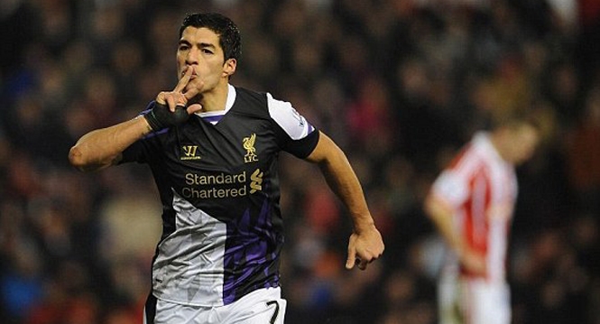 Suarez lập cú đúp, Liverpool nghẹt thở vào tốp 4