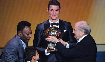 Ronaldo nhận 'cơn mưa' chúc mừng từ các ngôi sao thế giới