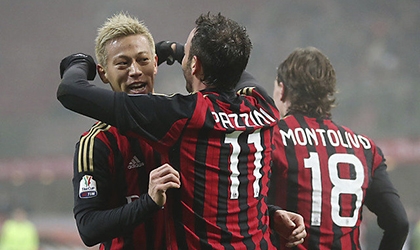 Tân binh Honda ghi bàn ra mắt trong ngày Seedorf trở lại AC Milan