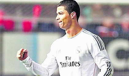Ronaldo: Nửa người, nửa Chúa bóng đá