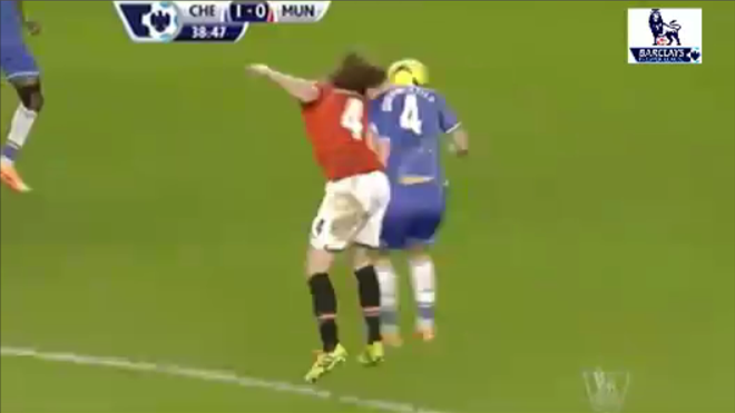Video bóng đá: Cầu thủ MU thi nhau chặt chém Chelsea