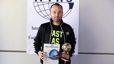 Iniesta giành danh hiệu “tiền vệ tổ chức xuất sắc nhất” năm 2013