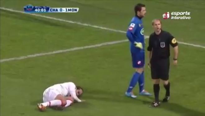 Video bóng đá: Tình huống dẫn đến chấn thương của Falcao