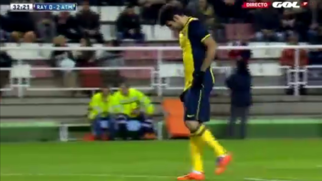 Video bóng đá: Costa suýt dính chấn thương lãng xẹt