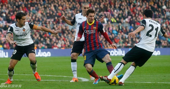 Barcelona 2-3 Valencia: Messi thông nòng, Barca thua sốc