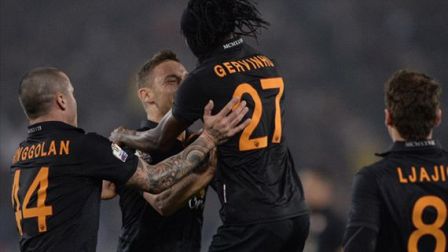 AS Roma nhọc nhằn đánh bại Napoli ở bán kết lượt đi Coppa Italia