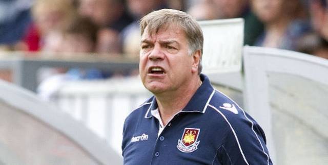 Video bóng đá: Pha cười nhạo hài hước của HLV Sam Alardyce