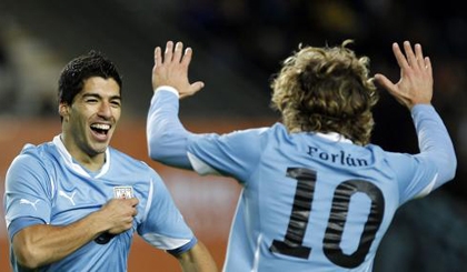 'Suarez là anh hùng của Uruguay'