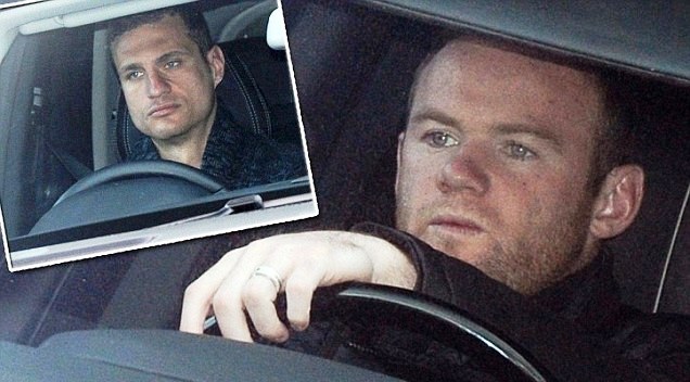Rooney, Vidic bơ phờ trở về từ Dubai