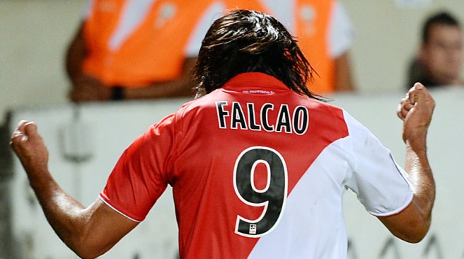 HLV Mourinho muốn đưa Falcao về Chelsea