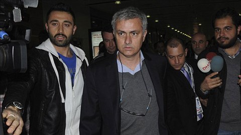 Mourinho nhớ nhầm tuổi của Eto'o và chê hàng công Chelsea
