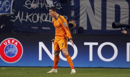 Lập cú đúp, Ronaldo lại vượt mặt Ibrahimovic ở Champions League