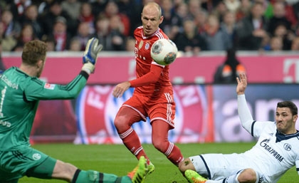Robben lập hat-trick giúp Bayern đè bẹp Schalke