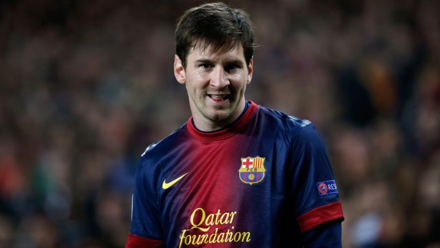 Video bóng đá: Messi trổ tài đánh đầu trước Almeria nhưng không có bàn thắng