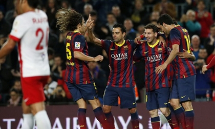 Messi vẽ đường cong tuyệt đẹp, Barca đại thắng Almeria