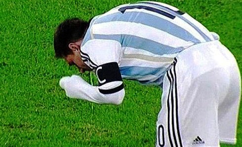 Messi gặp bác sĩ để tìm nguyên nhân nôn khan