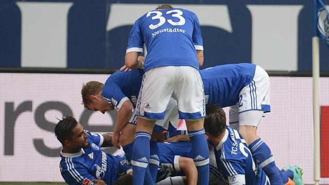 Video bàn thắng: Schalke 04 3-1 Braunschweig (Vòng 26 - VĐQG Đức)