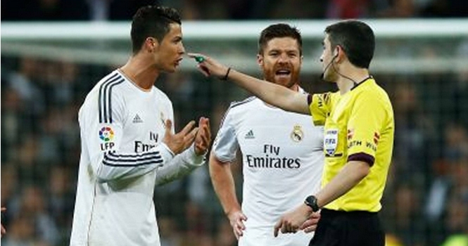C.Ronaldo đối mặt với án phạt vì chỉ trích trọng tài