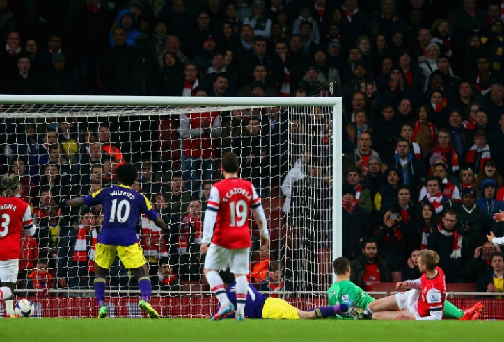 Video bàn thắng: Arsenal 2-2 Swansea City (Ngoại hạng Anh 2013/14)