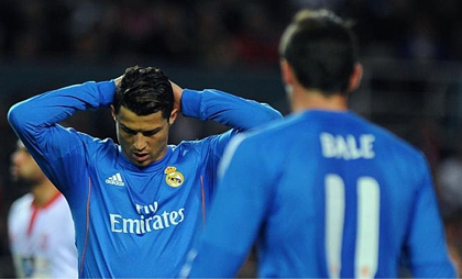 Cận cảnh tình huống Ronaldo bức xúc vì Gareth Bale tranh đá phạt