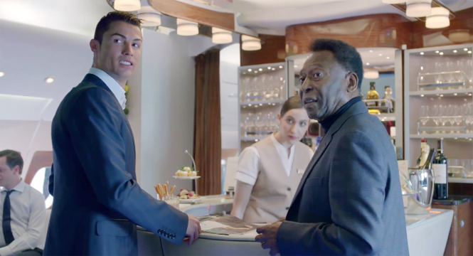 Video danh thủ: Cristiano Ronaldo lấn át Pele về độ nổi tiếng