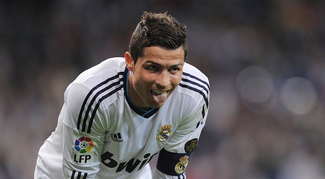 Video bóng đá: Tình huống ích kỷ khiến Ronaldo bị CĐV Real la ó