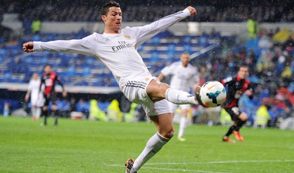 Figo: Ronaldo bị la ó là chuyện bình thường trong bóng đá