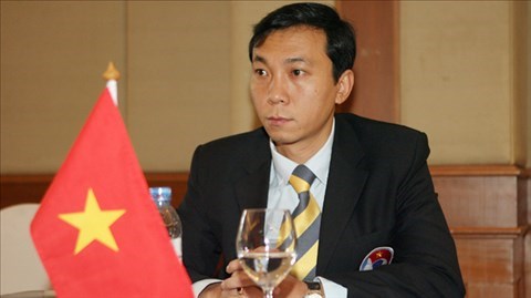VFF sang Nhật Bản tìm người thay thế HLV Hoàng Văn Phúc