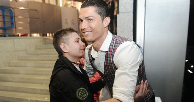Cậu bé 'chết đi sống lại' khi nghe tên Cristiano Ronaldo