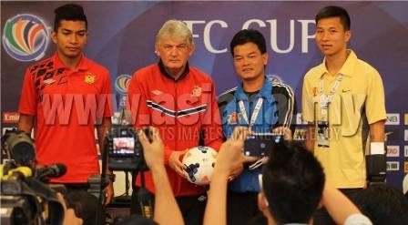 HLV của Kelantan sốc khi biết cầu thủ V.Ninh Bình bán độ