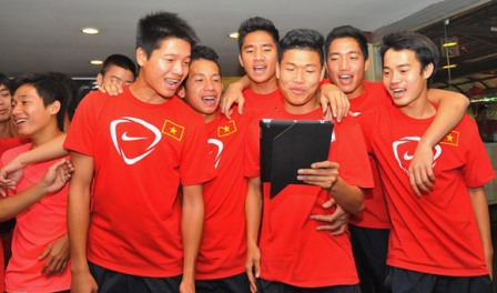 U19 Việt Nam vui nhộn với ca khúc ‘Anh không đòi quà’