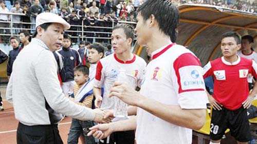 Nhóm cầu thủ bán độ V.Ninh Bình gặp bầu Trường xin tha thứ