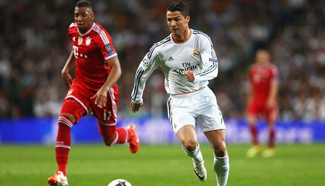 Video bàn thắng: Ronaldo bỏ lỡ cơ hội ngon ăn