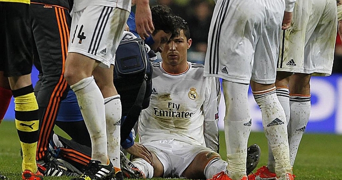 Ronaldo bực tức với đội ngũ y tế của Real Madrid