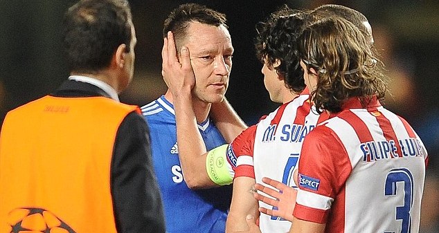 Terry lại khóc, Mourinho đổ lỗi tại Courtois