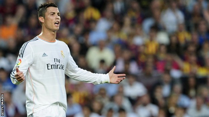 Video bóng đá: Ham sút, Morata bị Ronaldo giận dữ ngay trên sân