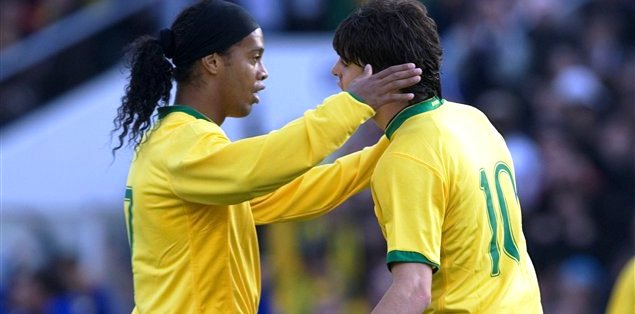 Brazil cho Kaka và Ronaldinho làm khán giả ở World Cup 2014