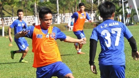 Hoàng Thống chia tay U19 Việt Nam vì chấn thương nặng