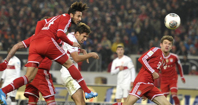 Bayern Munich 1-0 Stuttgart: Lão tướng Claudio Pizarro tỏa sáng