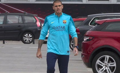 Pique trở lại tập luyện, Victor Valdes nói lời chia tay Barca