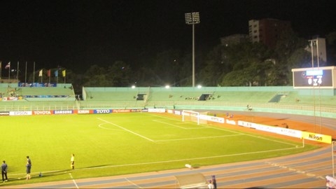 Sân Thống Nhất lại xảy ra sự cố trong trận Hàn Quốc 4-0 Thái Lan