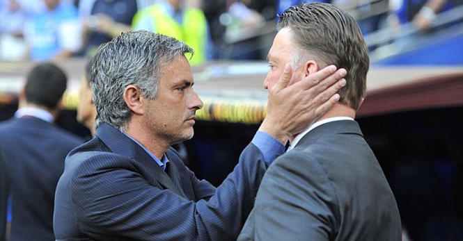 Vừa đến MU, Van Gaal lập tức ‘khẩu chiến’ với Mourinho