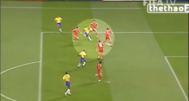 Video World Cup: Ronaldo béo ghi bàn giữa vòng vây của hậu vệ Thổ Nhĩ Kỳ (bán kết 2002)