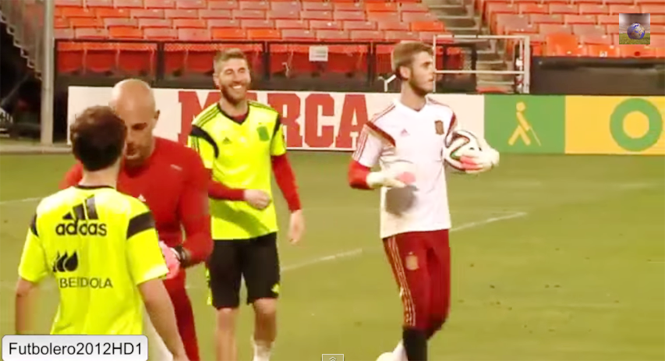 VIDEO: Ramos 2 lần sút Panenka khiến De Gea tức điên