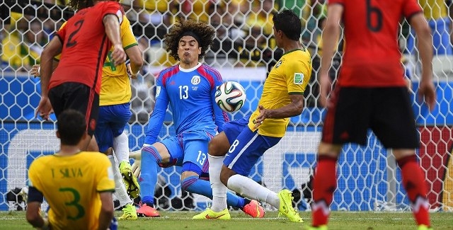 Brazil 0-0 Mexico: Hấp dẫn đến phút cuối