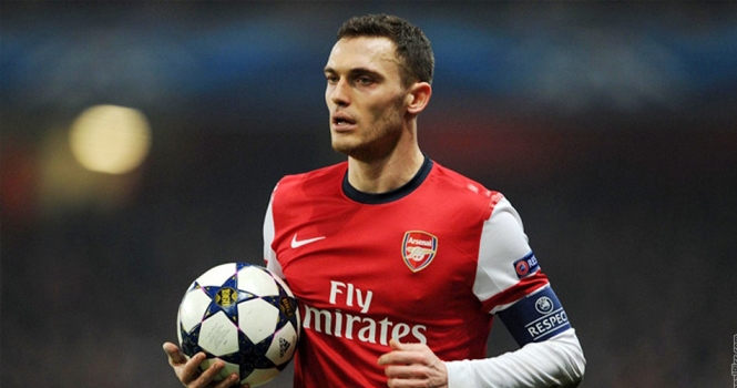 Vermaelen bất ngờ phủ nhận có liên hệ với Man United